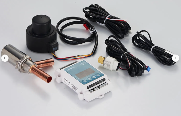 SANHUA smart controller kit featuring electronic expansion valve, pressure sensor, temperature probes, and microcomputer control module for energy-saving commercial refrigeration